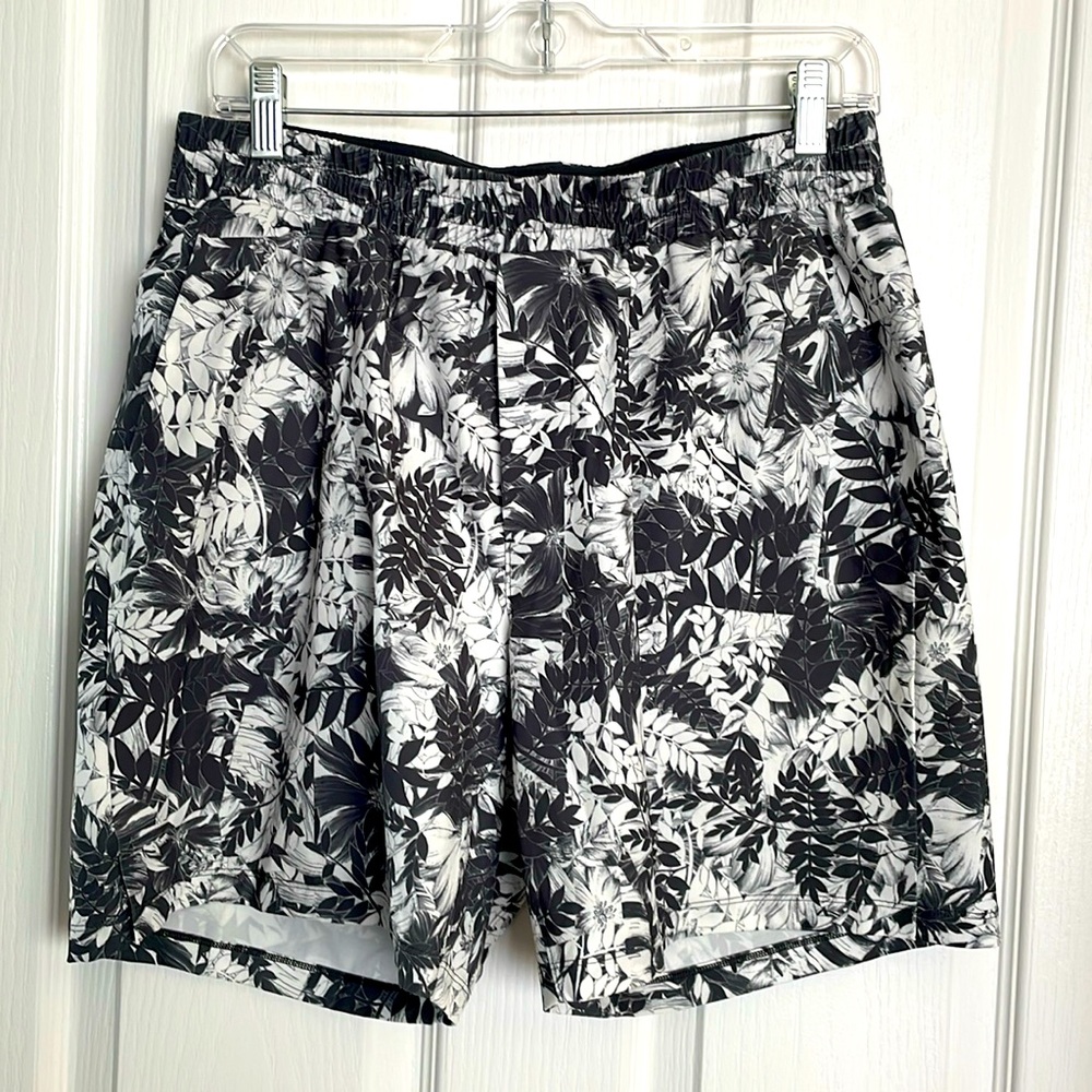 Lululemon Men’s Size Large Black & White Tropical Print Swim Trunks